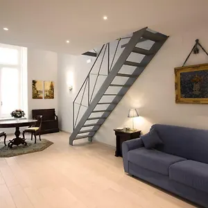 Hotel apartamentowy Palazzo D'auria, Neapol
